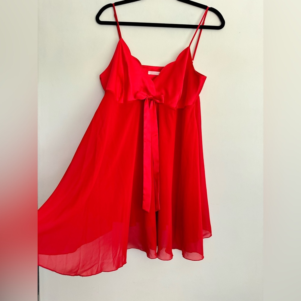 Elegant Red Women's Nightgown - Picture 2 of 10